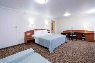 Фото Гостиница Урал Пермь Полулюкс 2-местный 3 Гостиница Урал Пермь Полулюкс 2-местный-3