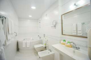 Фото Гостиница Урал Пермь Люкс-Комфорт 2-местный  8 Гостиница Урал Пермь Люкс-Комфорт 2-местный -8