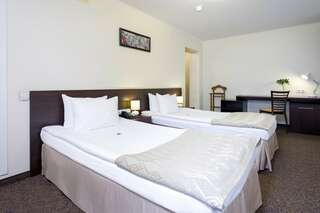 Фото Гостиница Урал Пермь Стандарт 2-местный 3 Гостиница Урал Пермь Стандарт 2-местный-3