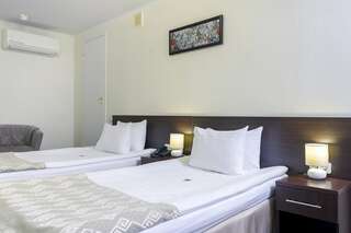 Фото Гостиница Урал Пермь Стандарт 2-местный 2 Гостиница Урал Пермь Стандарт 2-местный-2