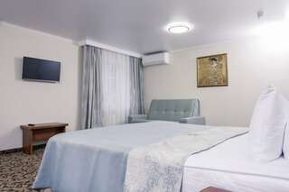 Фото Гостиница Урал Пермь Полулюкс 2-местный 4 Гостиница Урал Пермь Полулюкс 2-местный-4